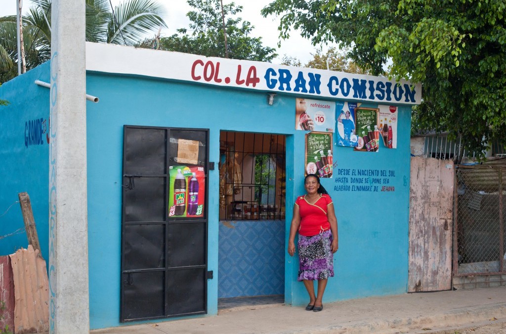 The small blue colmado called “La Gran Comision”